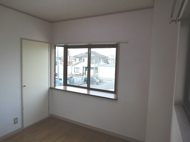 Living and room. Western-style 4.5 Pledge