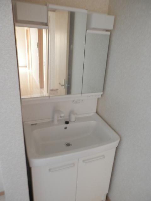 Wash basin, toilet. Indoor (September 2013) Shooting