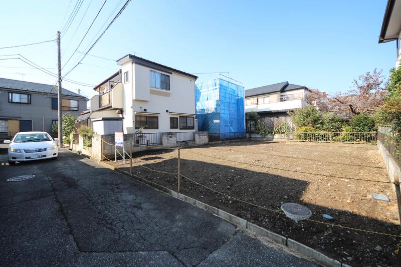 Local photos, including front road. Local (11 May 2013) Shooting