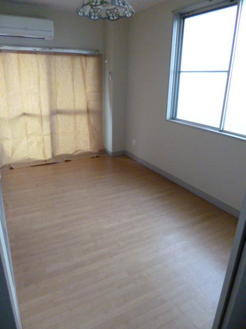 Other room space. room