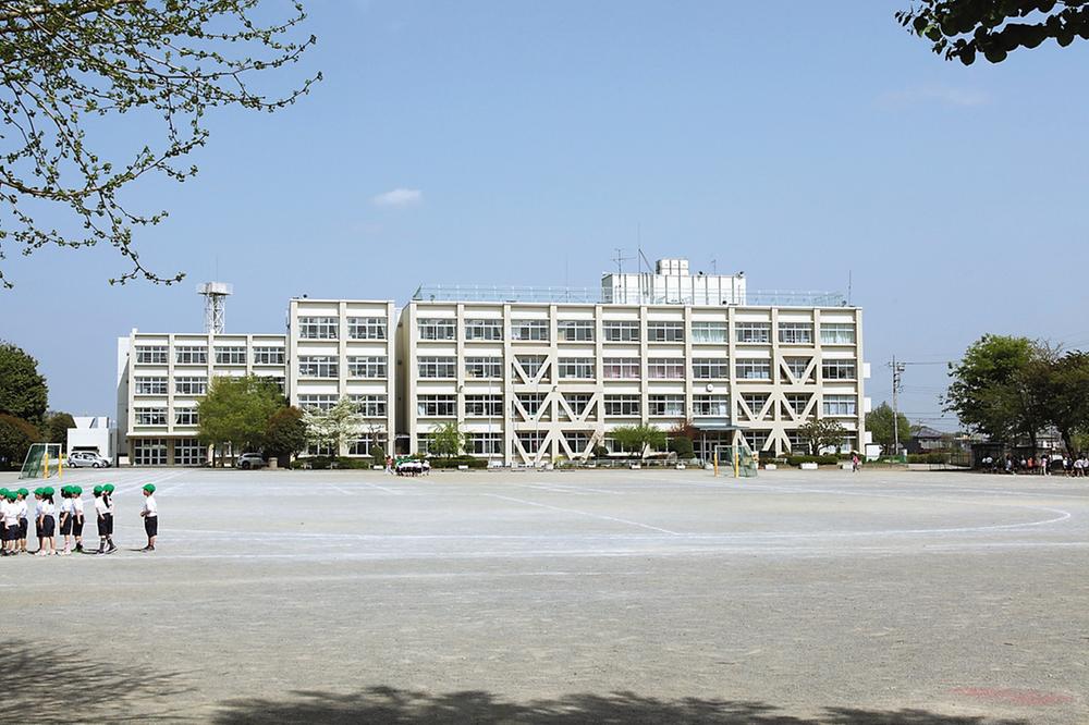 Primary school. Sayama Minami to elementary school 864m