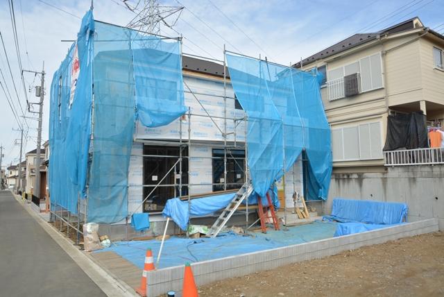 Local appearance photo. (J Building) local appearance ・ Two buildings in the car space is also parallel! 