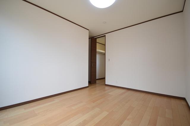 Non-living room. 7.5 Pledge of main bedroom. Walk-in is with a closet. (4 Building)