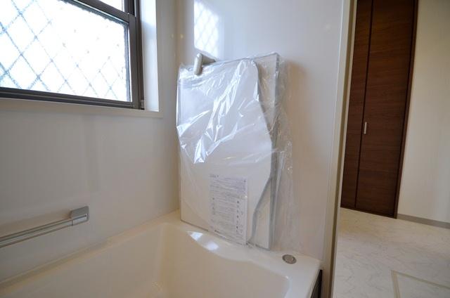 Bathroom. With 3-Pack heat insulation cover. Only is a high thermal insulation performance that does not fall 2 ℃ for 6 hours. (4 Building)