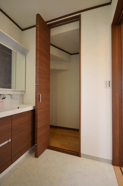 Wash basin, toilet. Linen with storage using the under stairs to the wash room. (4 Building)