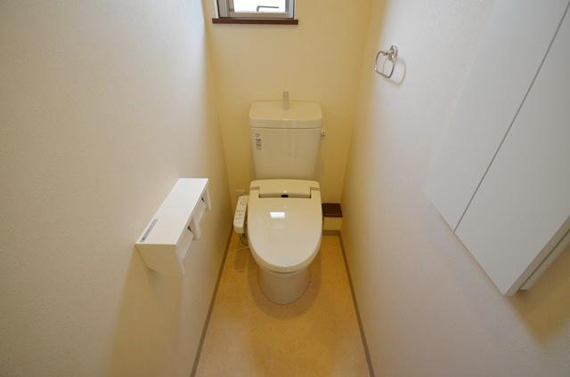 Toilet. Second floor toilet is also a hot-water cleaning toilet seat. (4 Building)
