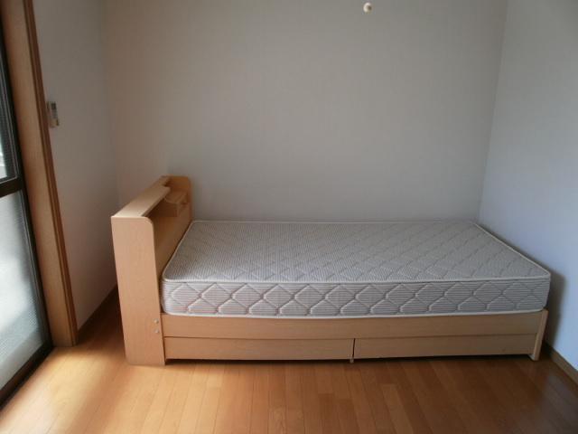 Other Equipment. Bed