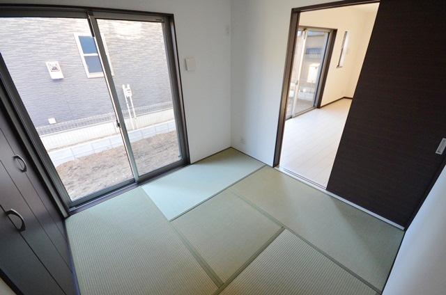 Non-living room. 4.5 Pledge of Japanese-style room. This space can feel the peace of the sum. 