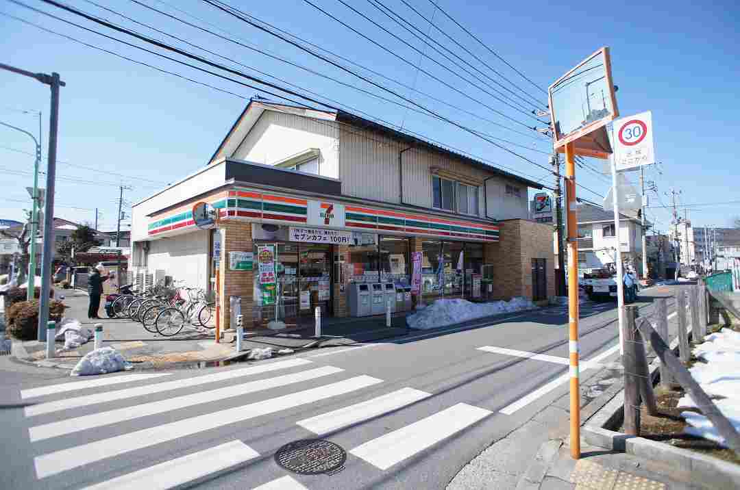 Convenience store. 900m to Seven-Eleven (convenience store)