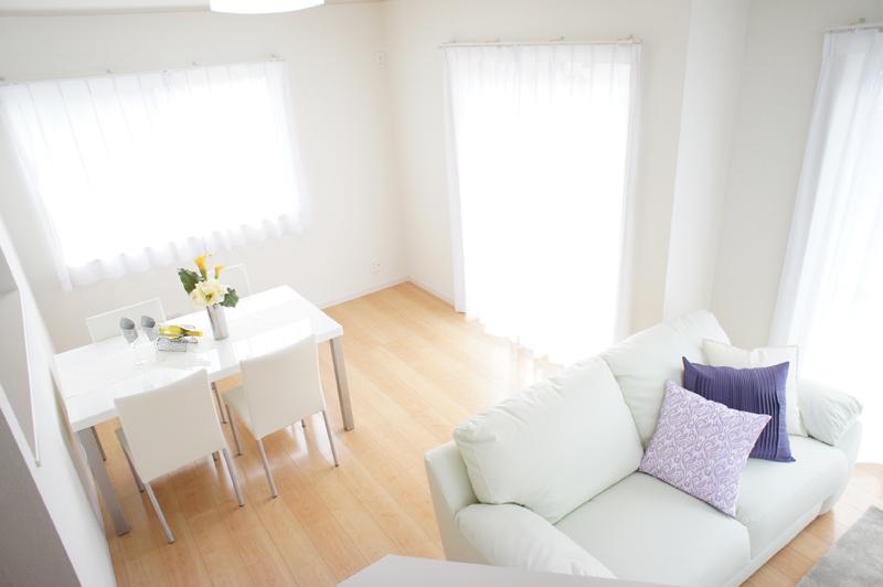 Non-living room. Furniture arrangement example (in fact there is no furniture)