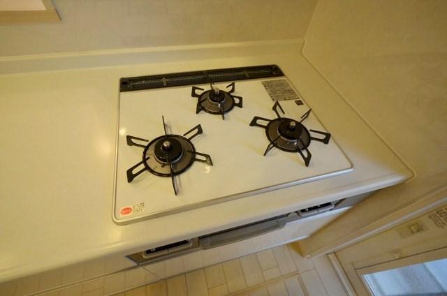 Kitchen. Fashionable care also easy, Crystal top glass of the stove. (1 Building)