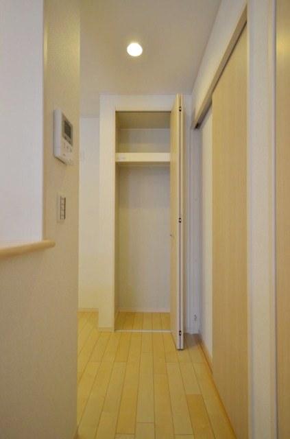 Kitchen. Food and usually is with a convenient pantry for storage, such as tableware, which do not use. (1 Building)