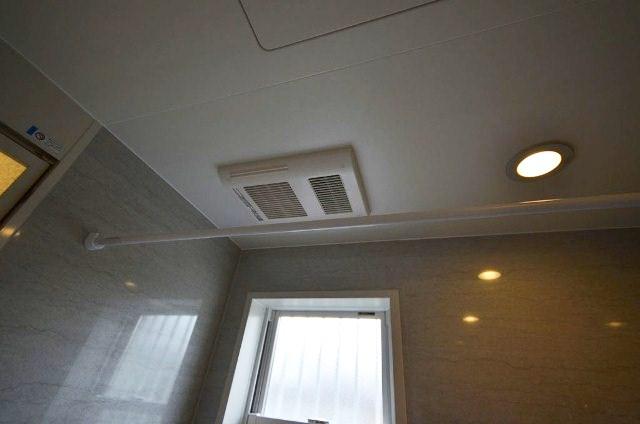 Bathroom. The bathrooms are equipped with heating dryer. Also it comes with a convenient laundry pipe to hang out the laundry. (1 Building)