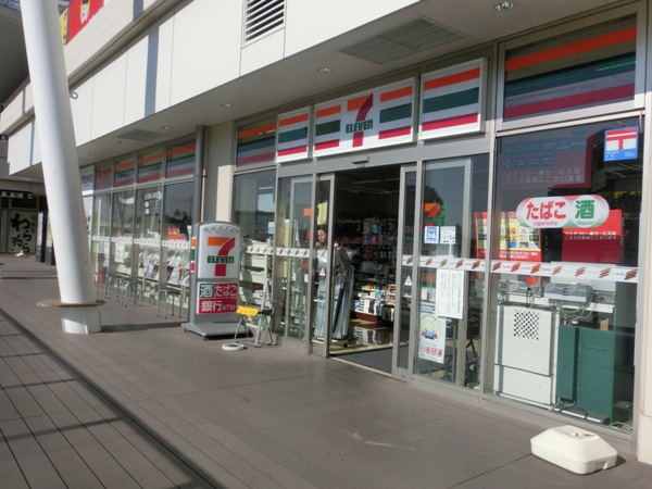 Convenience store. 650m to Seven-Eleven (convenience store)
