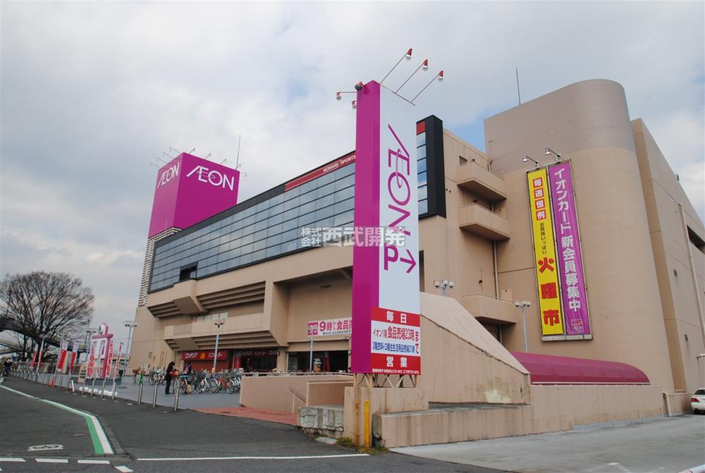 Shopping centre. 1600m to ion