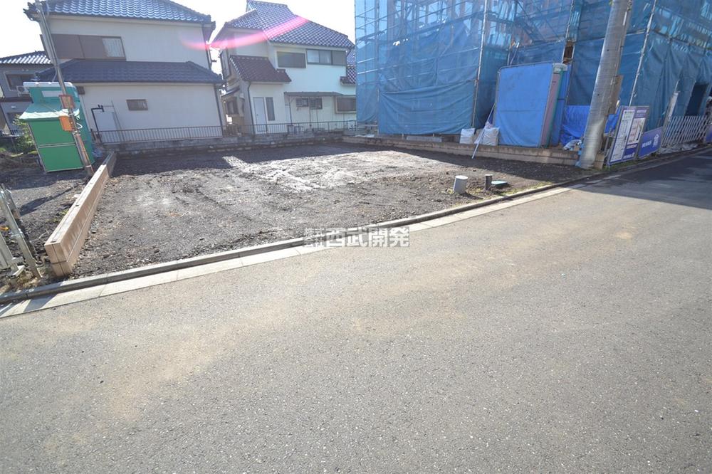 Local photos, including front road. Local (11 May 2013) Shooting