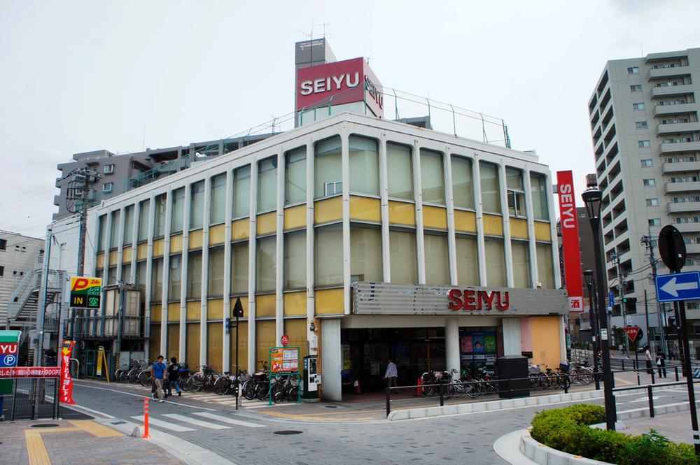 Supermarket. 565m until Seiyu Sayama Ekimae