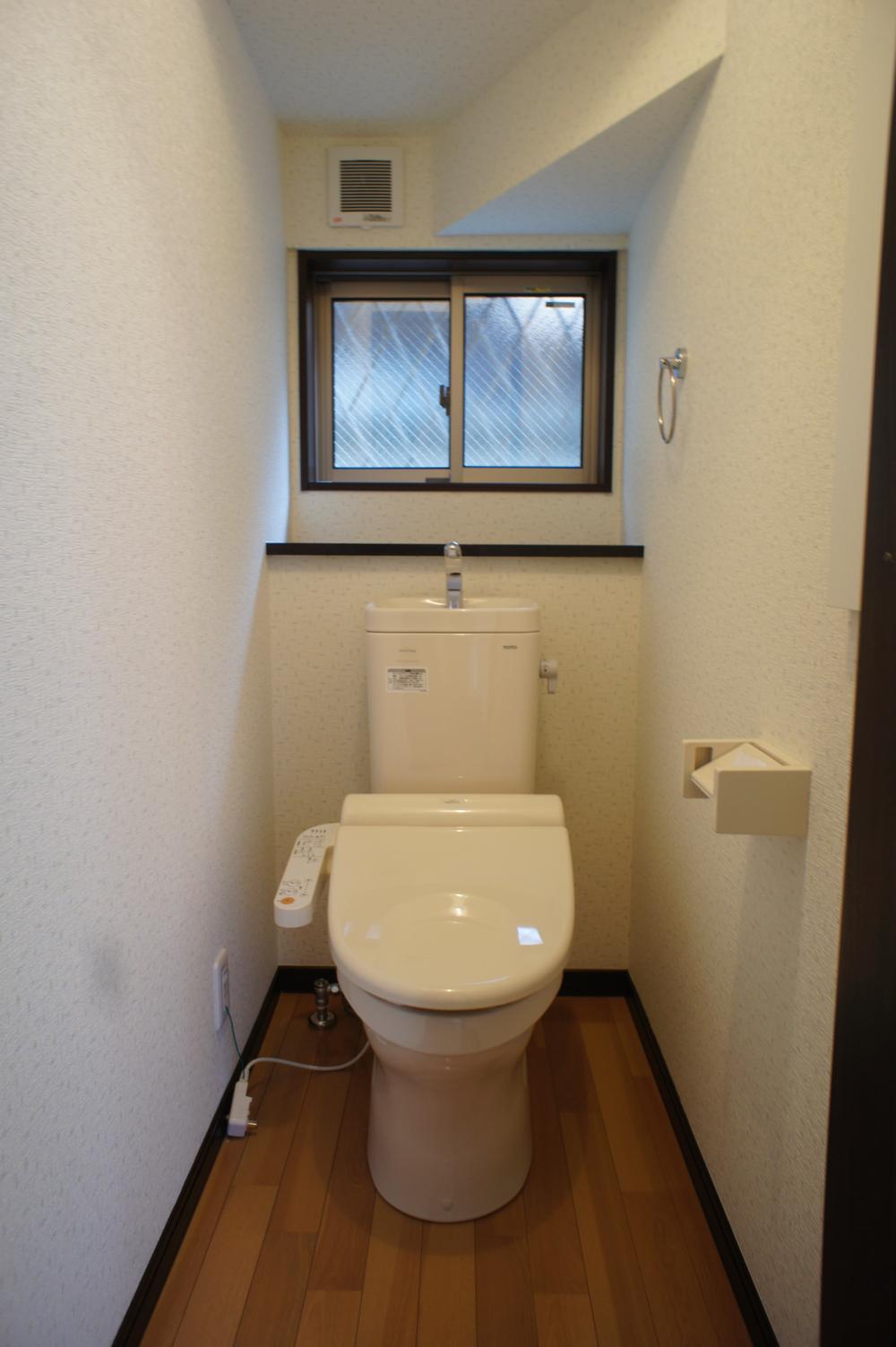 Toilet. Toilet toilet with warm water washing toilet seat in both the 1.2 floor! 