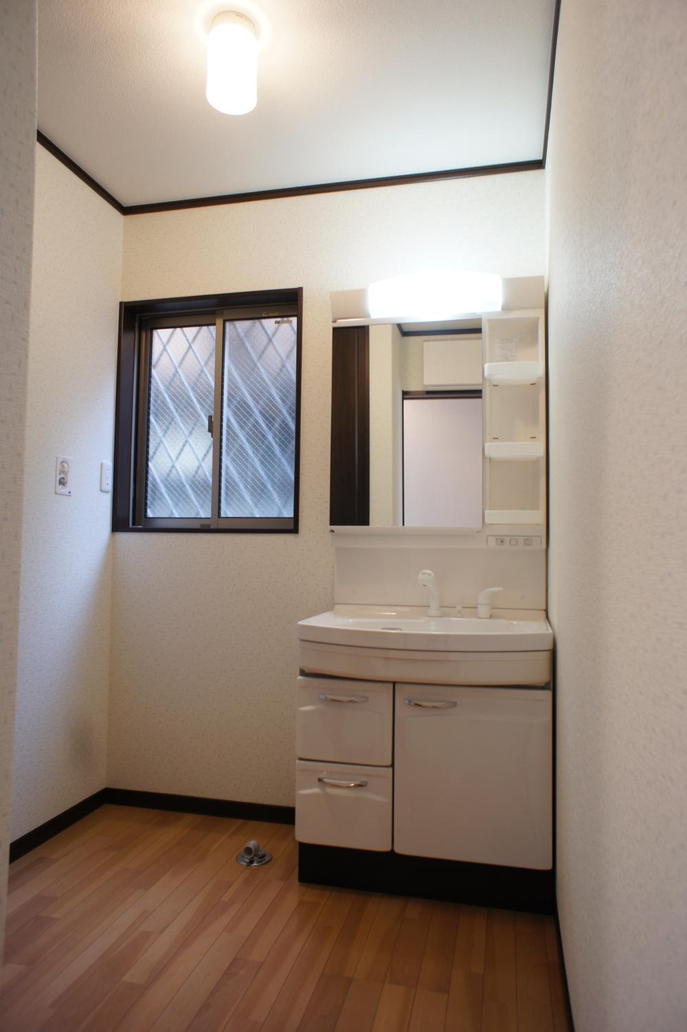 Wash basin, toilet. Indoor (September 2013) Shooting