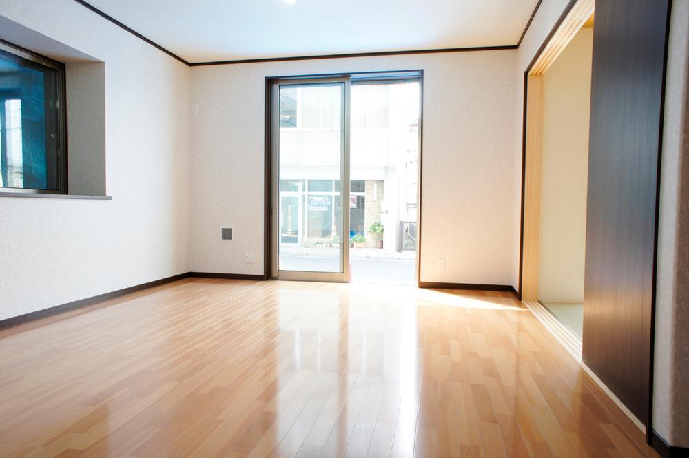 Living. Spacious 15.5 Pledge of living!