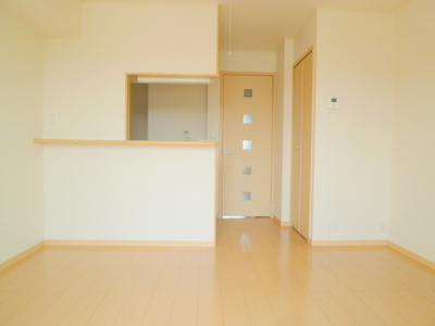Living and room. Spacious LDK!