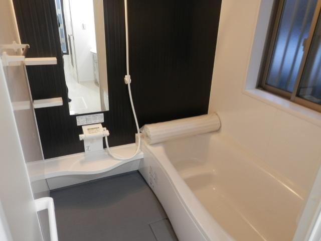 Bathroom. Local (11 May 2013) Shooting