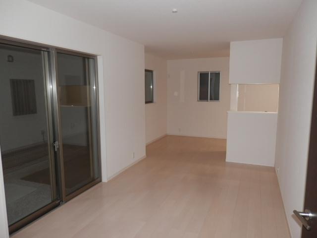 Living. Local (11 May 2013) Shooting