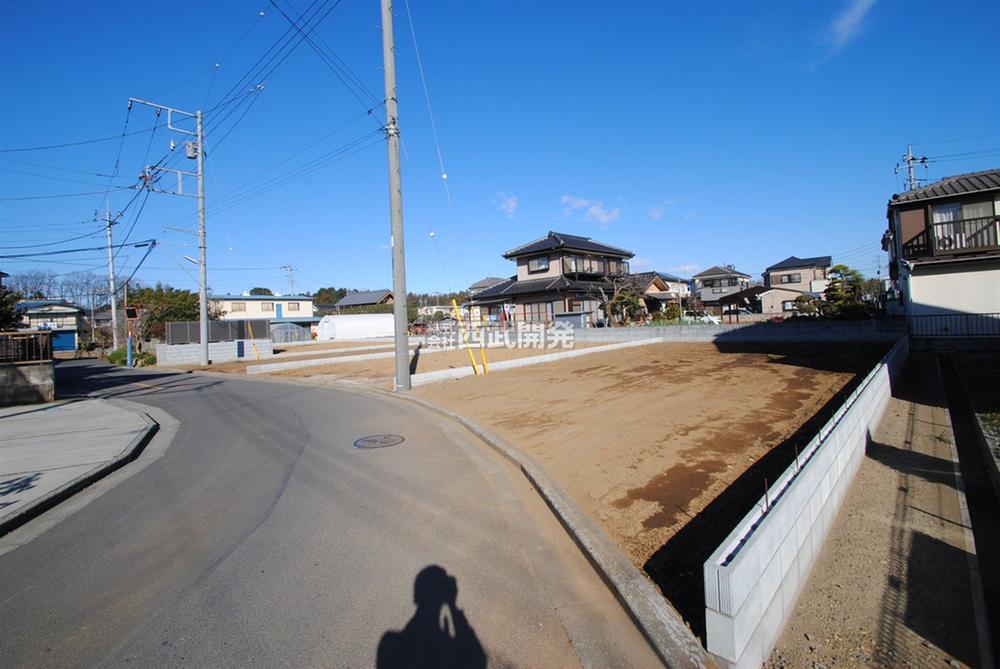 Local photos, including front road. Local C compartment (12 May 2013) Shooting