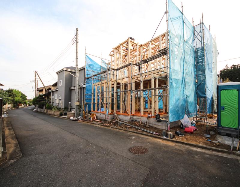 Local photos, including front road. Local appearance (2013 October shooting)