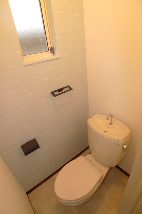 Toilet. ~ Look Ku! There are dolphins in the transverse