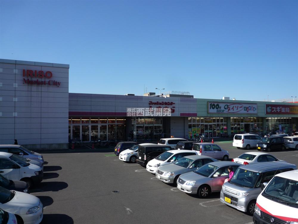 Shopping centre. Iriso 1500m to Market City