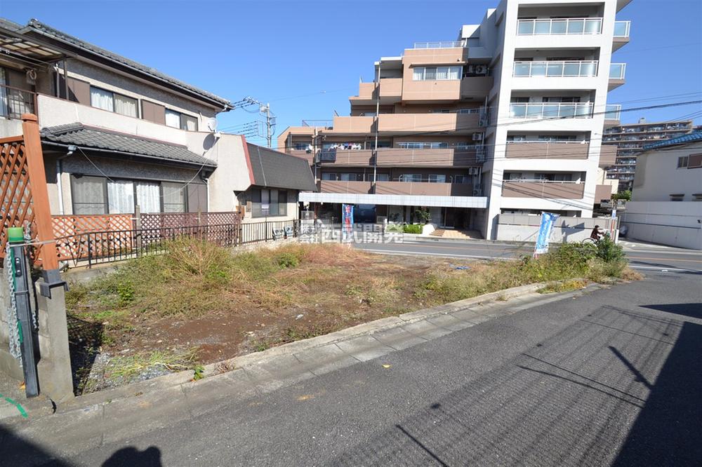 Local photos, including front road. Local (11 May 2013) Shooting