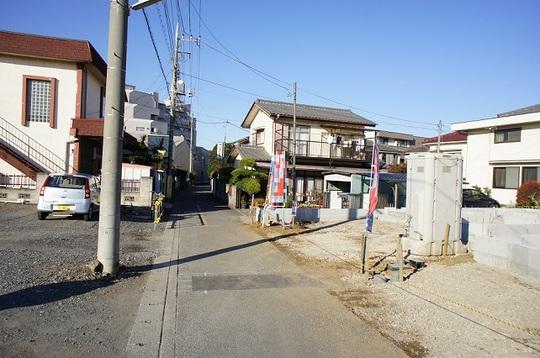 Local photos, including front road. Frontal road