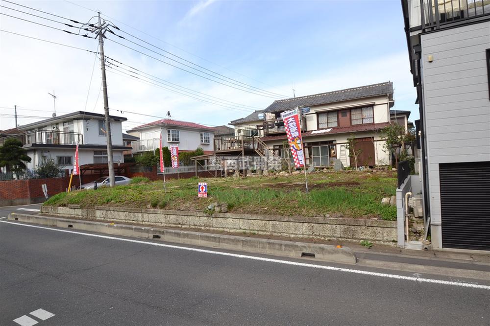 Local photos, including front road. Local (10 May 2013) Shooting