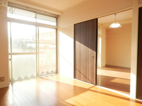 Other room space. About six quires Western-style.