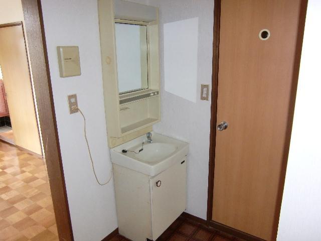 Other Equipment. Wash basin