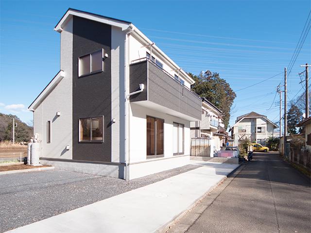 Local photos, including front road. Local (12 May 2013) Shooting