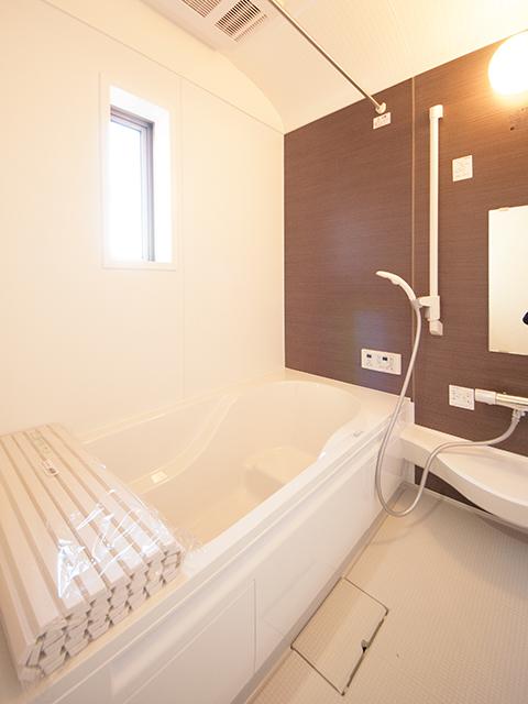 Bathroom. Indoor (12 May 2013) Shooting