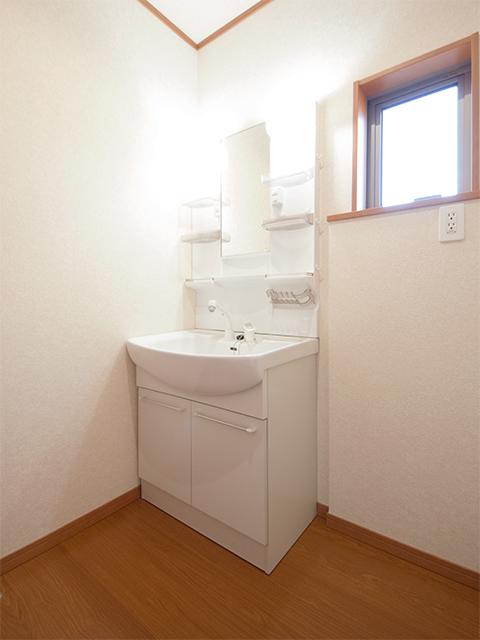 Wash basin, toilet. Indoor (12 May 2013) Shooting