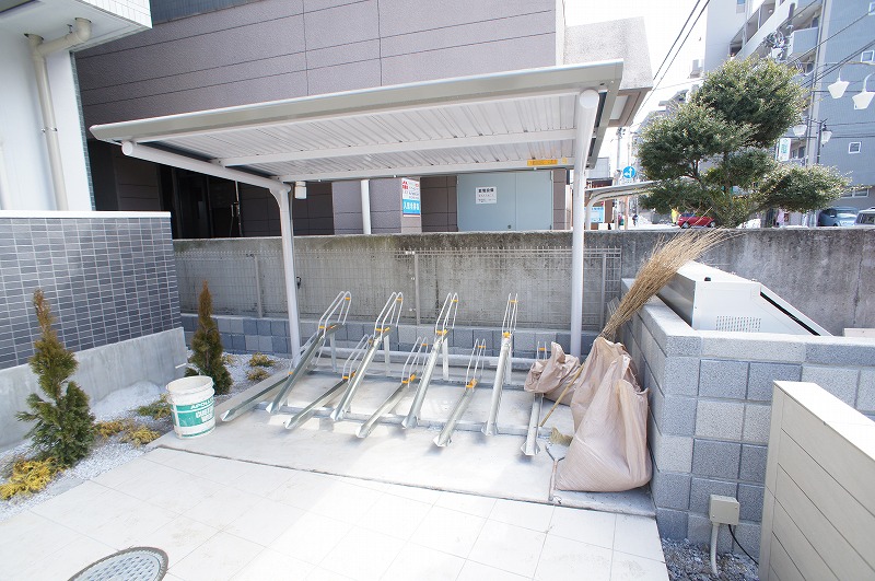 Other. 0m to bicycle parking lot (Other)