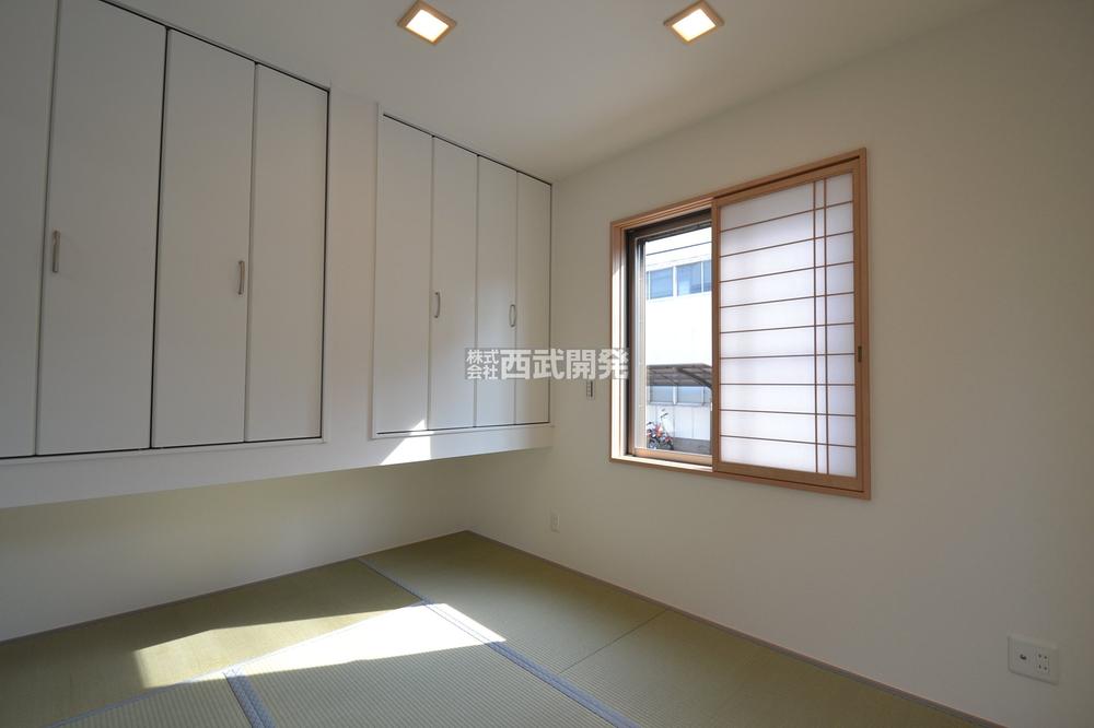 Same specifications photos (Other introspection). Same specifications