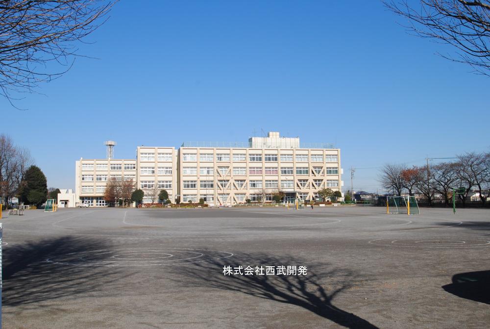 Primary school. To South Elementary School 500m