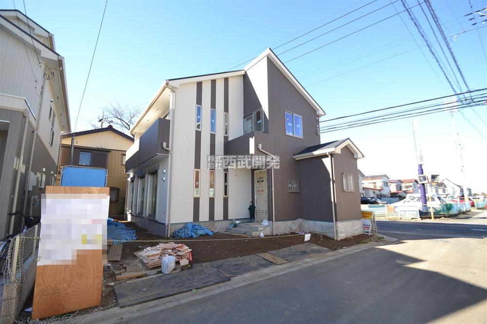 Local photos, including front road. Local (12 May 2013) Shooting