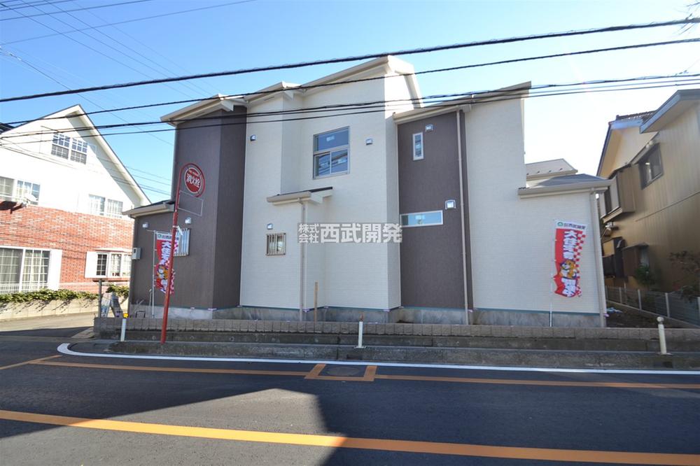 Local photos, including front road. Local (12 May 2013) Shooting