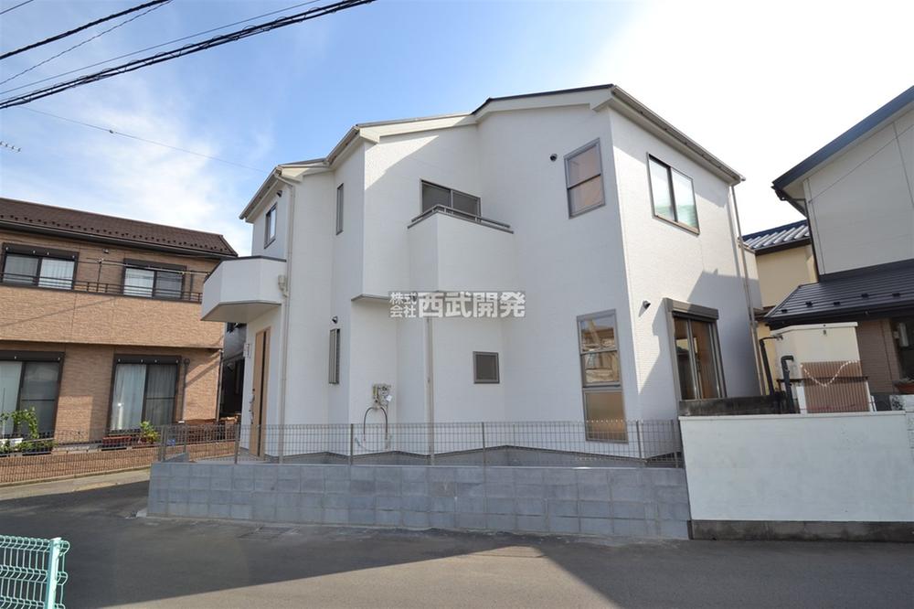 Local photos, including front road. Local (10 May 2013) Shooting