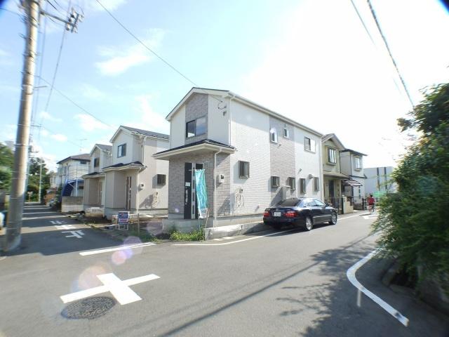 Local appearance photo. Building 3