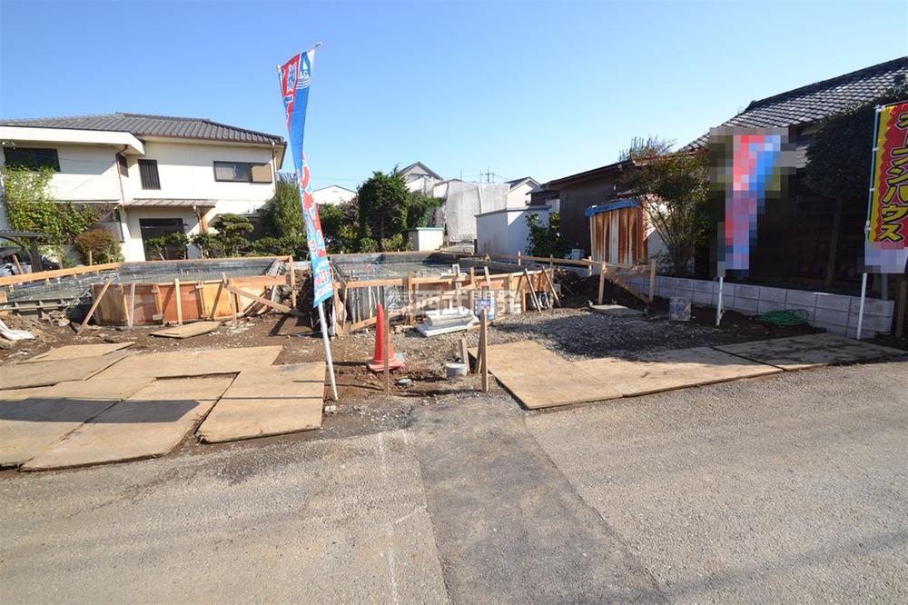 Local photos, including front road. Local (11 May 2013) Shooting