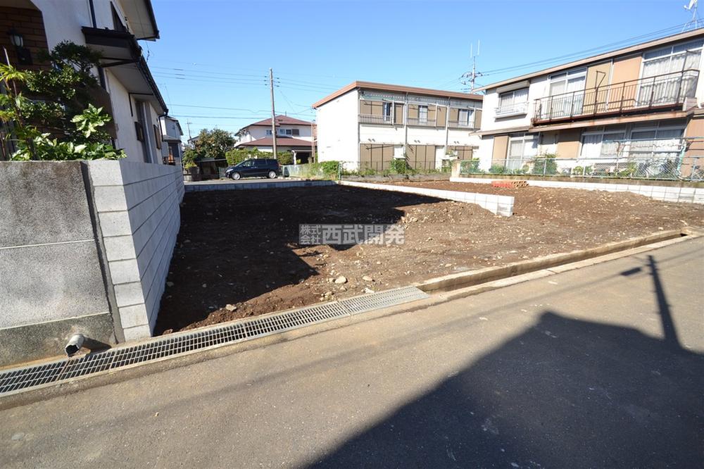 Local photos, including front road. Local Building 2 (October 2013) Shooting