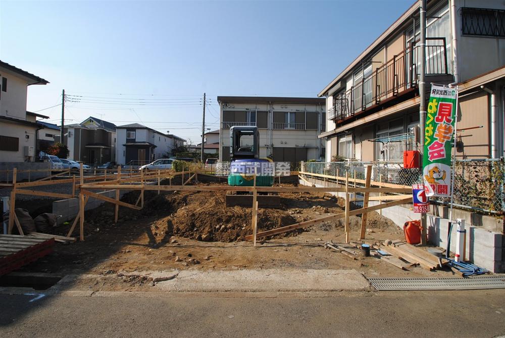 Local photos, including front road. Local 1 Building (December 2013) Shooting