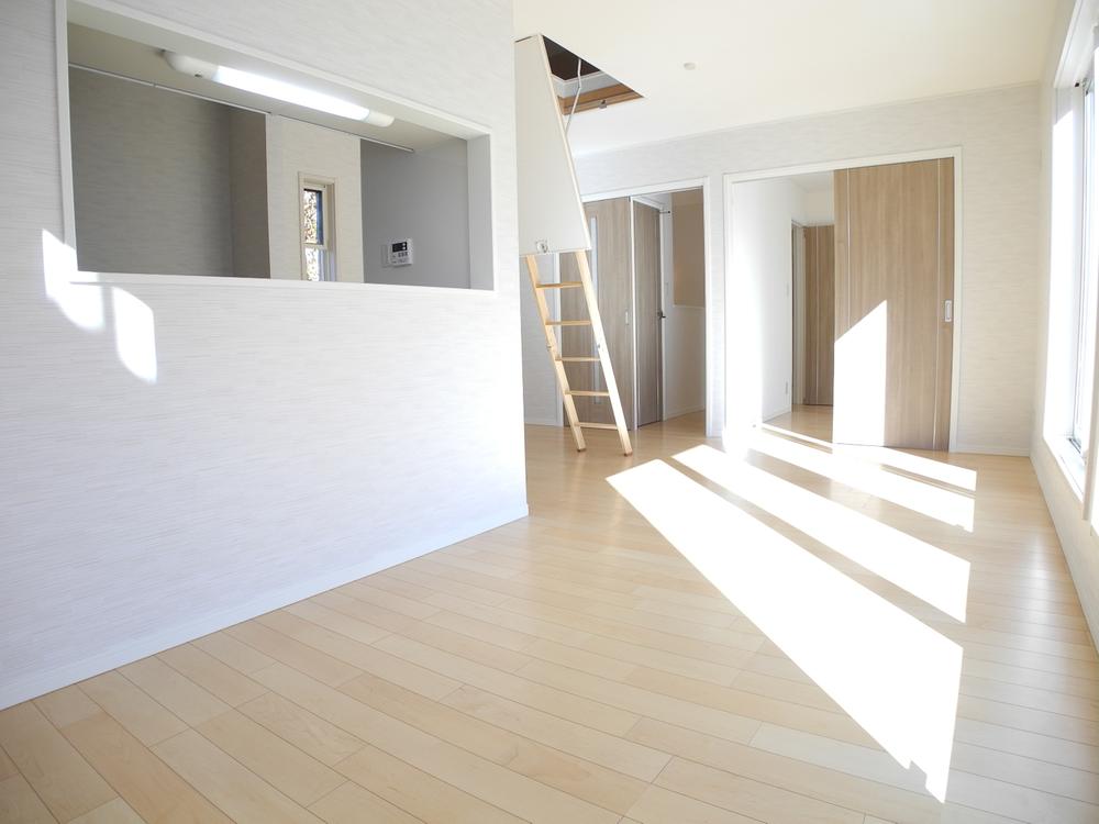 Same specifications photos (living).  ☆ Scheduled to be completed the end of December ☆   ※ Living example  Light of the sun is bright